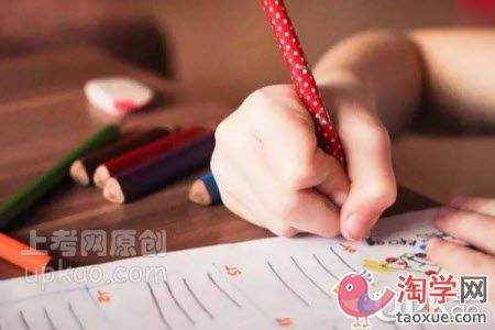 以大树和啄木鸟的故事为话题的作文
