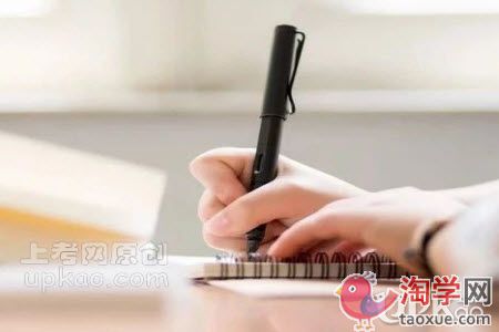 以党徽在妈妈胸前熠熠生辉为题目的作文（小学生）