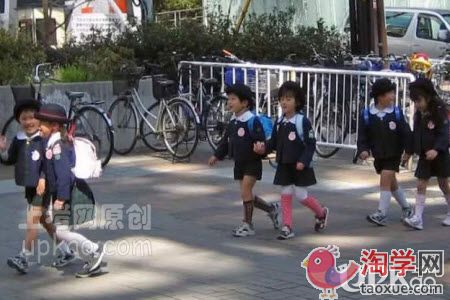 小学生放学回家必须要人去接吗